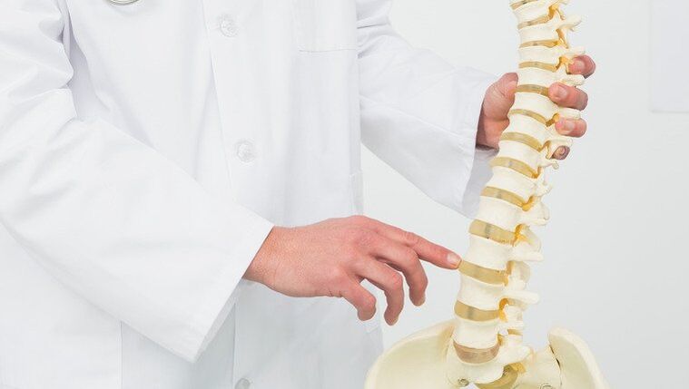 The doctor demonstrates the process of development of osteonecrosis